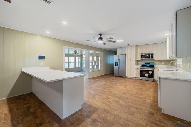 1621 &amp; 1627 Baseball Loop, House other with 5 bedrooms, 3 bathrooms and null parking in Diana TX | Image 8