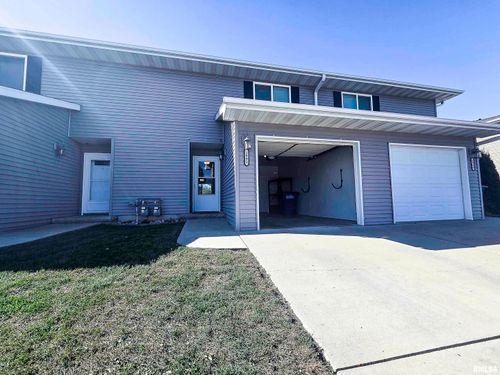 1992 Golden Eagle Dr, Dubuque, IA, 52001-8638 | Card Image