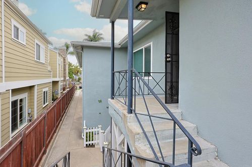 751 D Ave, Coronado, CA, 92118-2125 | Card Image
