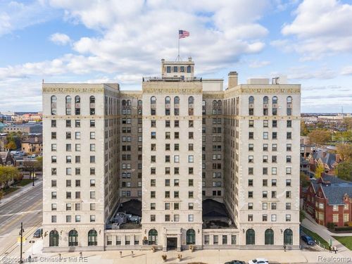 811-15 E Kirby St, Detroit, MI, 48202-4091 | Card Image