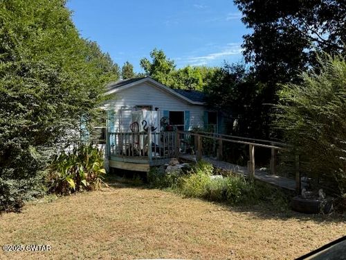 64 Pat Mann Jr Ln, Brownsville, TN, 38012-6450 | Card Image