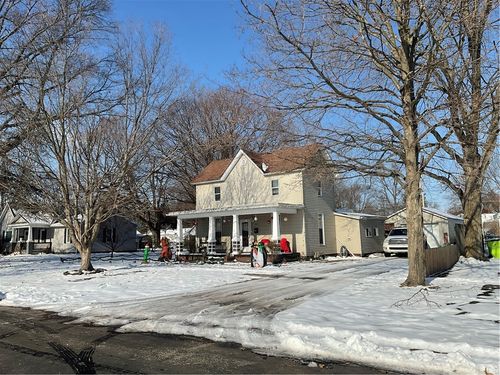 321 E South St, Moweaqua, IL, 62550-1237 | Card Image