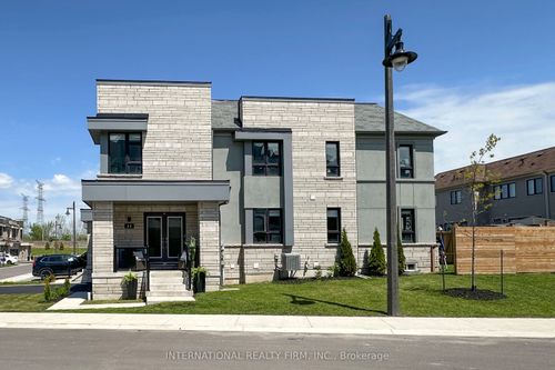 33-11 Caspian Square, Clarington, ON, L1C7G3 | Card Image