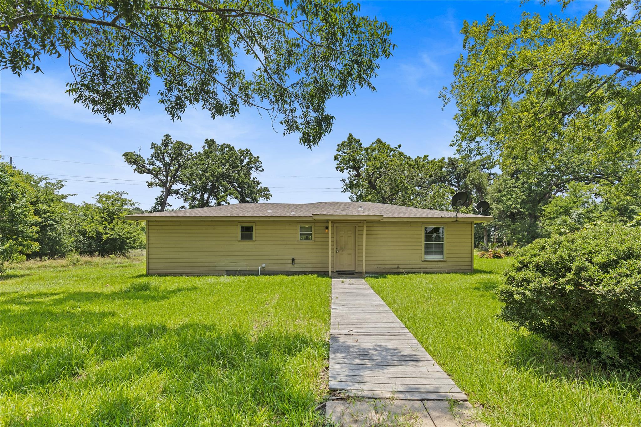 Residential Lease in Willis 5