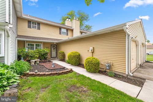 7 Salisbury Ct, BORDENTOWN, NJ, 08505-3136 | Card Image