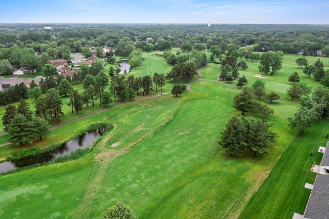 Pebble Creek Golf Course is just a few minute drive away and also features a golf simulator. | Image 29