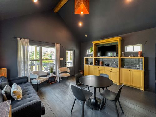 1208 32nd St, Galveston, TX, 77550-4323 | Card Image