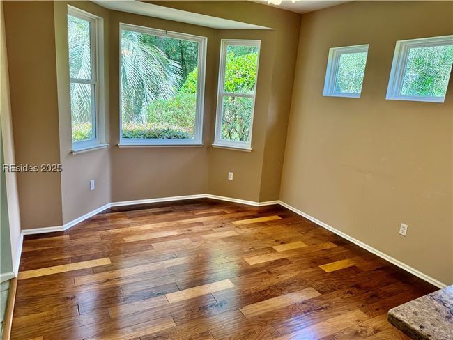 spacious dining area | Image 26