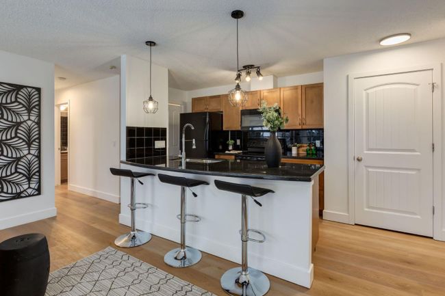 3 - 118 Village Hts Sw, Condo with 2 bedrooms, 2 bathrooms and 1 parking in Calgary AB | Image 9