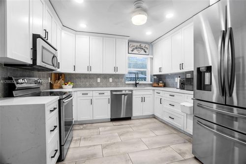 899 E Country Club Cir, Plantation, FL, 33317-4505 | Card Image