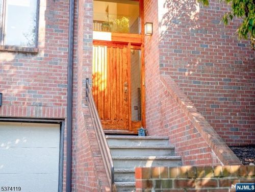 6 Andrea Dr, Fairfield, NJ, 07004-2629 | Card Image