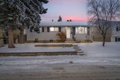 616 55 Street Se, Home with 5 bedrooms, 2 bathrooms and 2 parking in Calgary AB | Card Image