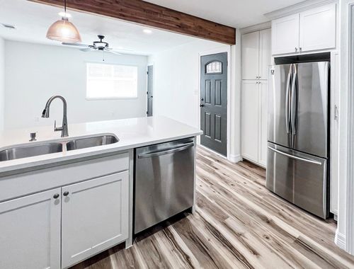 8-2001 N Fm 356, Onalaska, TX, 77360-6043 | Card Image