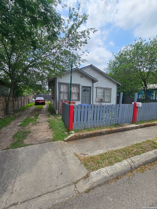 2318 W Poplar St, San Antonio, TX, 78207-1340 | Card Image