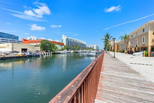 apt-302-2861 Ne 185th St, Aventura, FL, 33180-2966 | Card Image