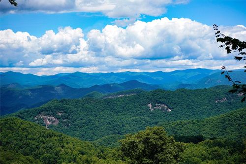 29 Bullbriar Dr, Glenville, NC, 28736-0407 | Card Image