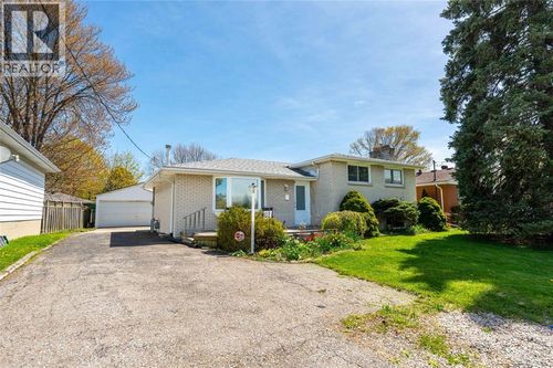 354 Bentinck St, Corunna, ON, N0N1G0 | Card Image