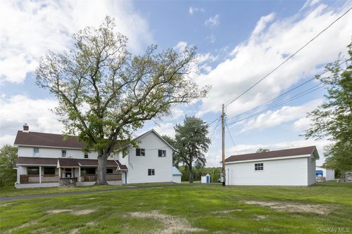 4 Low Rd, Wallkill, NY, 12589-3266 | Card Image