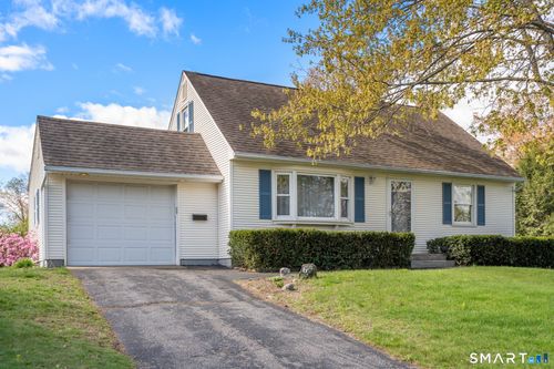 6 Roberts Rd, Enfield, CT, 06082-6127 | Card Image