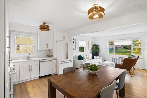 132 Toll House Ln, Fairfield, CT, 06825-1052 | Card Image