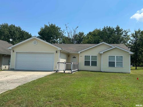 2020 E Creekwood Dr, Carbondale, IL, 62902-7380 | Card Image