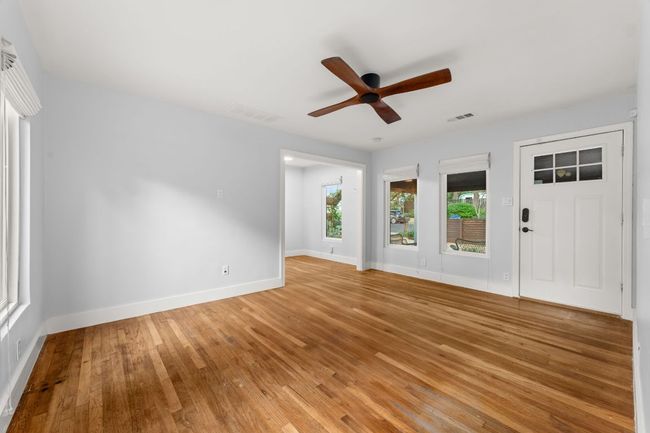 1904 S 6 Th St, House other with 2 bedrooms, 1 bathrooms and 2 parking in Austin TX | Image 7