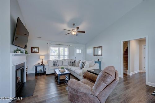 520 Poults Dr, Richlands, NC, 28574-8005 | Card Image