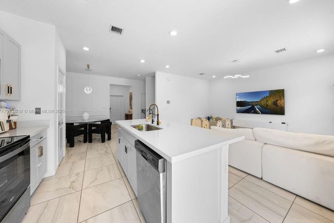 837 Se 16 Th Ct, Townhouse with 3 bedrooms, 3 bathrooms and null parking in Homestead FL | Image 5