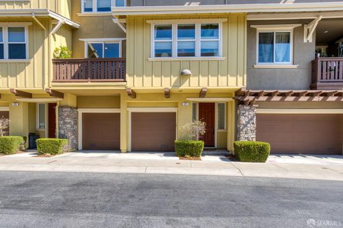 121 Diamond Cove Ter, San Francisco, CA, 94134-3382 | Card Image