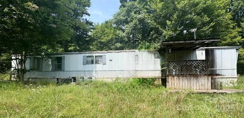 1031 Red Oak Dr, Walnut Cove, NC, 27052-7824 | Card Image