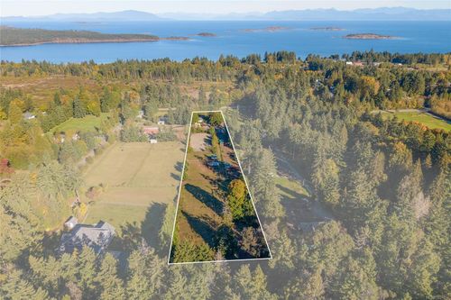 7727 Superior Rd, Lantzville, BC, V0R2H0 | Card Image