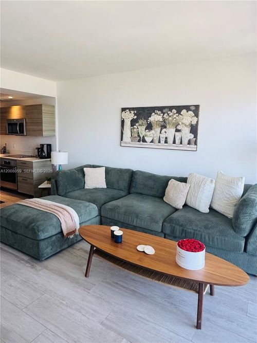 2705-121 Ne 34th St, Miami, FL, 33137-3886 | Card Image