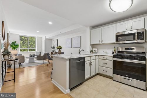 n411-350 G St Sw, WASHINGTON, DC, 20024-3168 | Card Image