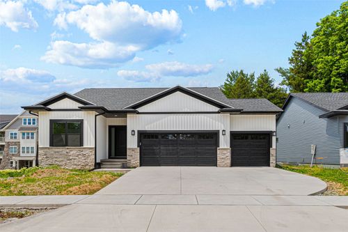 284 Pine Grove Ln, Iowa City, IA, 52245-8803 | Card Image