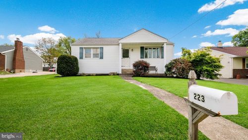 223 Fitzwatertown Rd, WILLOW GROVE, PA, 19090-2303 | Card Image