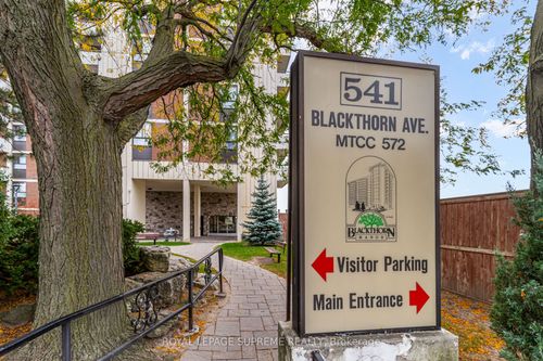 206-541 Blackthorn Ave, York, ON, M6M5A6 | Card Image