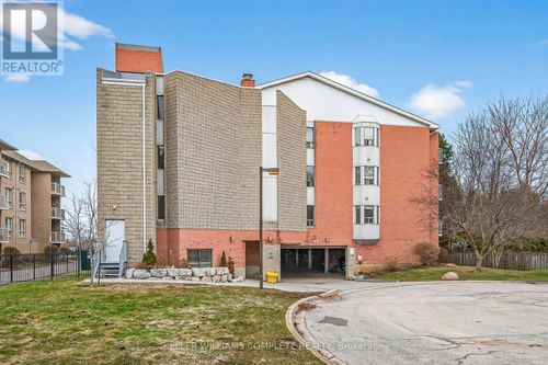 208-6 Niagara Street, Grimsby (Grimsby West), ON, L3M5A4 | Card Image
