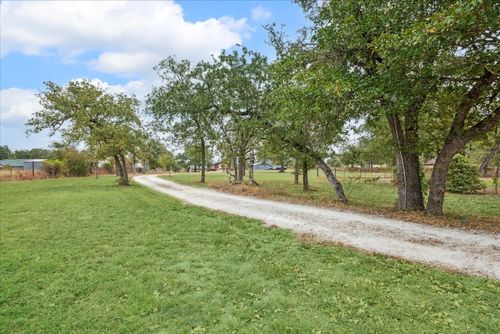 537 Leisure Ln, Cedar Creek, TX, 78612-3961 | Card Image