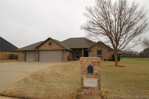 1002 Springfield Court, Durant, OK, 74701 | Card Image