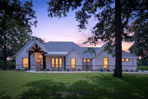 126 Champions Way, Azle, TX, 76020-8048 | Card Image