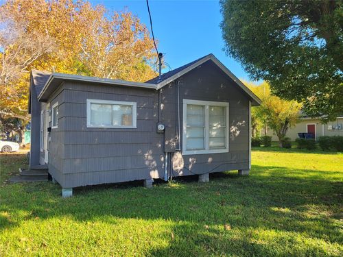 102 22nd St N, Texas City, TX, 77590-7219 | Card Image