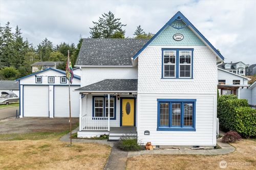 304 Spruce St E, Ilwaco, WA, 98624-9177 | Card Image