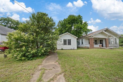 2221 Ross Ave, Waco, TX, 76706-2743 | Card Image