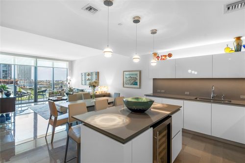 apt-810-68 Se 6th St, Miami, FL, 33131-3191 | Card Image