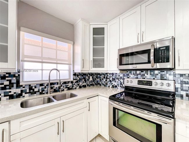 6952 W 25 Th Ct, House other with 3 bedrooms, 2 bathrooms and null parking in Hialeah FL | Image 8