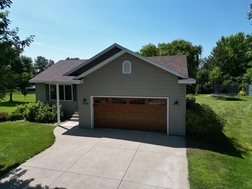 1105 Dana Dr Se, Willmar, MN, 56201-5928 | Card Image
