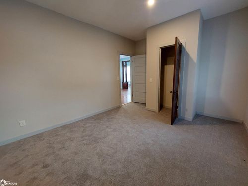 107 W Oak St, Red Oak, IA, 51566-1430 | Card Image