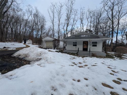 2 Quannacut Rd, Pine Bush, NY, 12566-5431 | Card Image