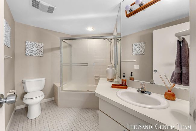 UNIT-21 - 810 S Harbor Dr, Condo with 3 bedrooms, 3 bathrooms and null parking in Grand Haven MI | Image 32