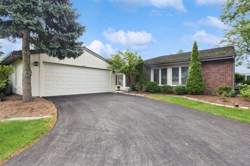 100 Briarwood Cir, Oak Brook, IL, 60523-8711 | Card Image